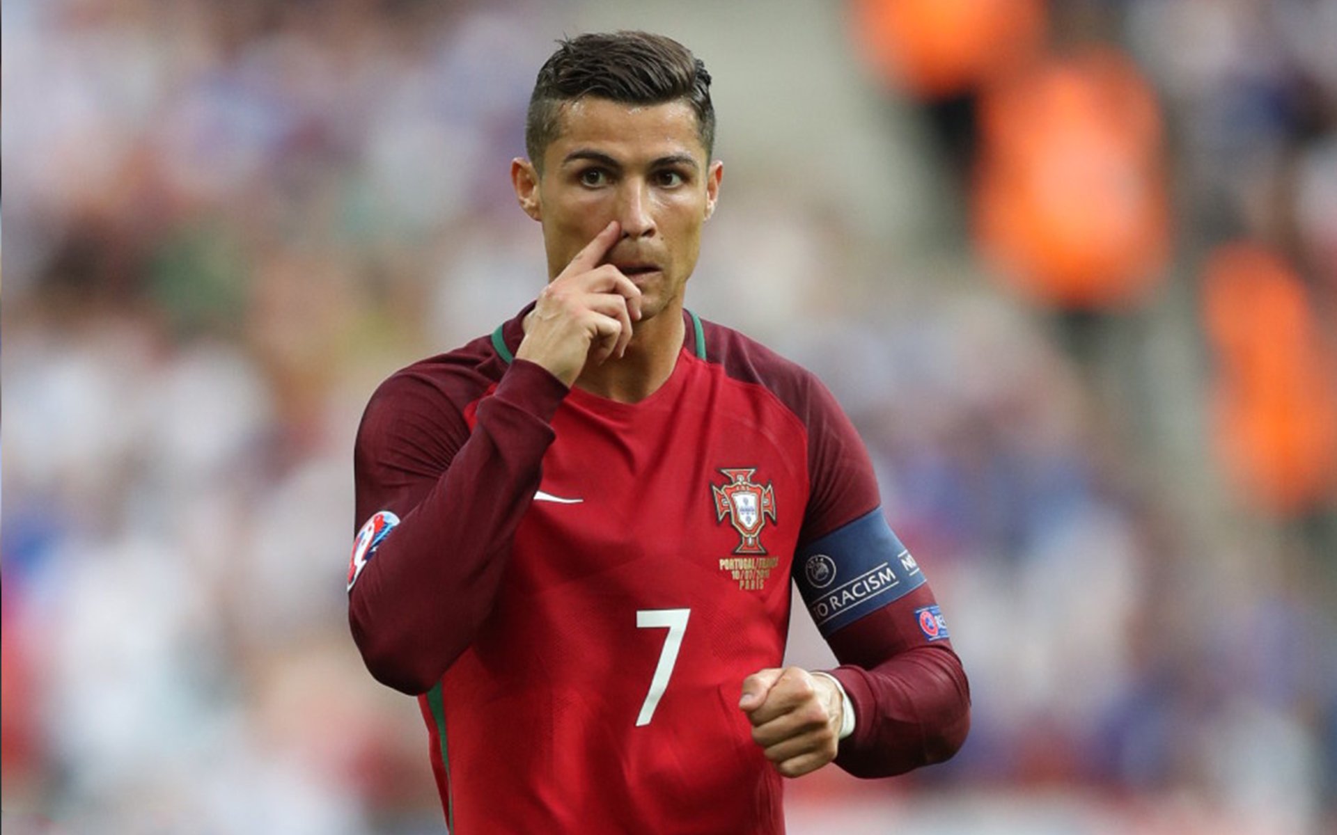 “英超榜首大战火爆上演，两强鏖战不分胜负”，英超争4